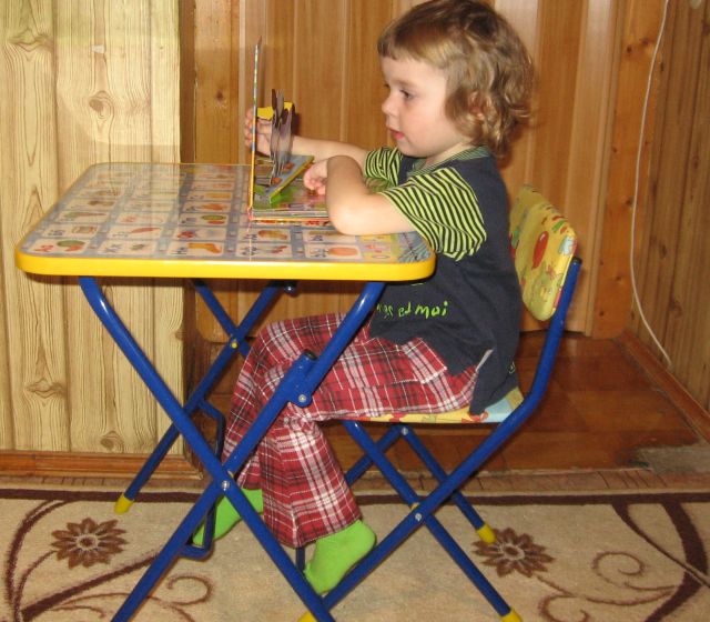 Как правильно подобрать детский стол и стул