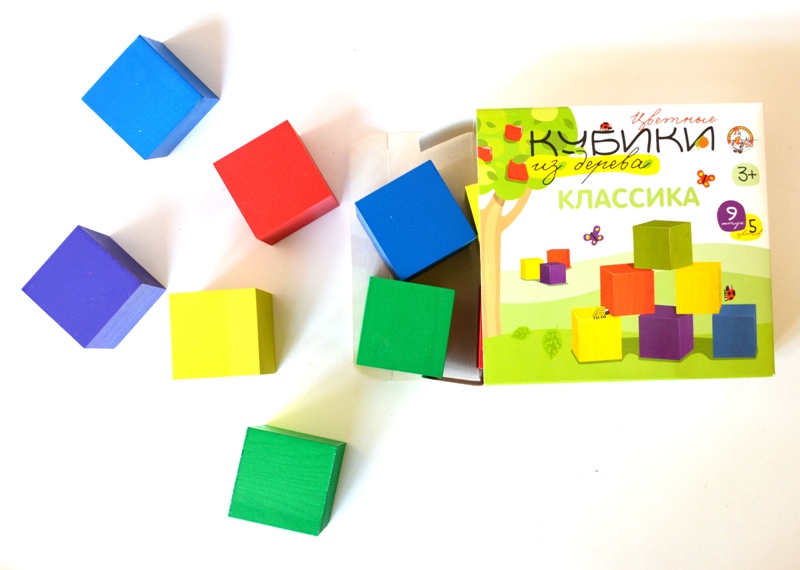 Набор 9-ти цветных кубиков из дерева Классика