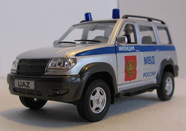 Машинка UAZ Patriot милиция
