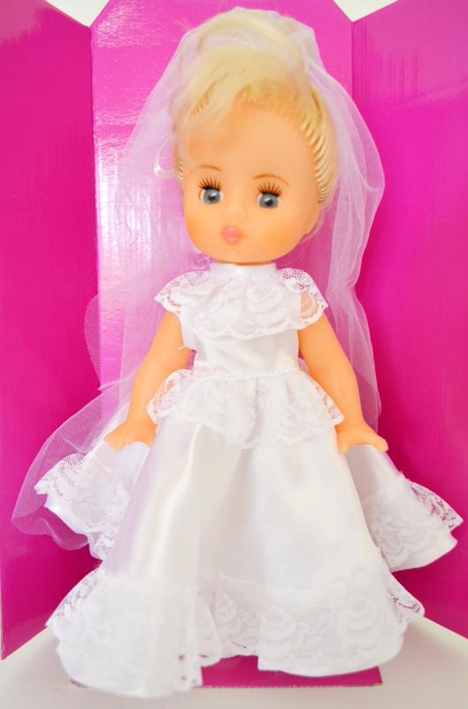 Пластмассовая кукла Невеста