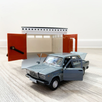 Гараж с распашными воротами и металлическая машинка 12 см модель ВАЗ 2107 инерция, 2 откр. двери и багажник - серая