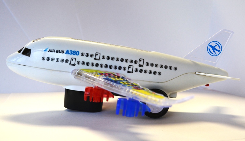Игрушка Аэробус А380 со светом и движением 23 см